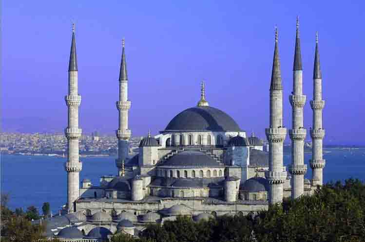  لأول مرة فى التاريخ ... مسجد باسطنبول بلمسات نسائية  
