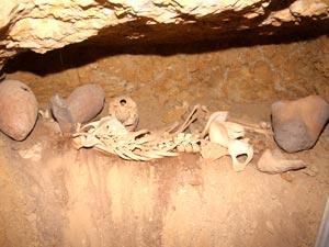 اكتشاف مقابر عمال بناة هرم -خوفو- يكشف عن أسرار التاريخ