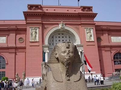 وزير الاثار:المتحف المصرى لم ولن يغلق ابوابة امام السياحة