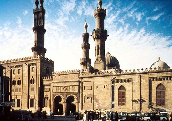زعزوع: نرعى معرض السفر والسياحة الإسلامى للترويج للمزارات الدينية فى مصر