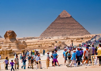 وزير الآثار: 31 ألف زائر للأهرامات و 5 آلاف للمتحف المصري و21 ألف للقلعة في عطلة العيد