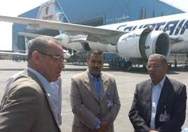 وزير الطيران يتفقد مصر للطيران للصيانة