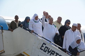 مصر للطيران: عودة 10600 معتمراً بنهاية رحلات اليوم علي متن 50 رحلة 