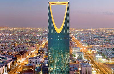 سياحة السعودية: اللغة العربية أساس في التعامل ومنع رسوم الخدمات في المطاعم
