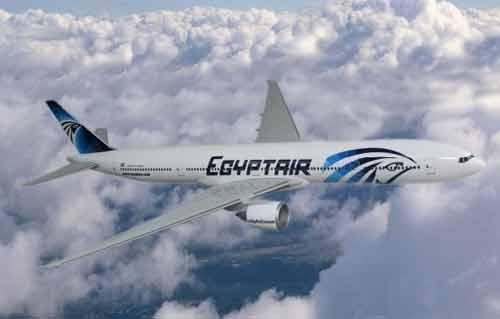 مصر للطيران تقدم تذاكر مجانية لعملائها 
