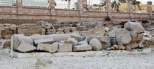 بدء ترميم آخر تمثال ل-رمسيس الثاني- بمعبد الأقصر
