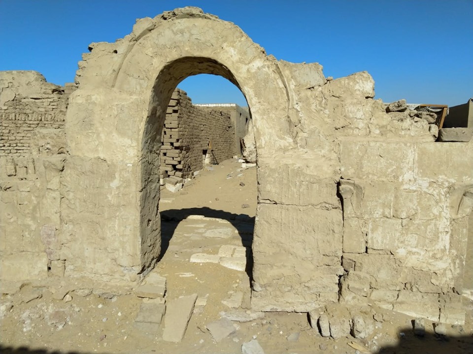 الانتهاء من صيانة وترميم معبد بطليموس الثاني عشر بسوهاج
