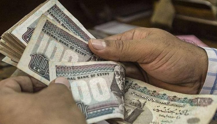 تحويلات المصريين في الخارج ترتفع إلى ملياري دولار خلال نوفمبر

