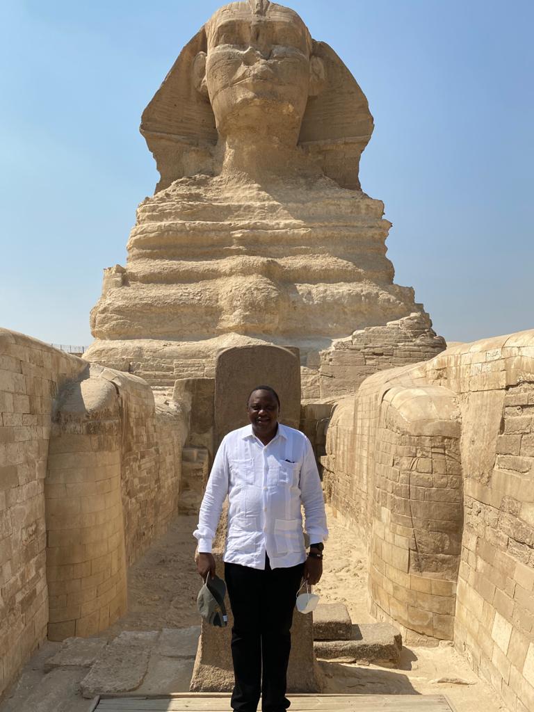 رئيس كينيا منبهر بالحضارة المصرية القديمة