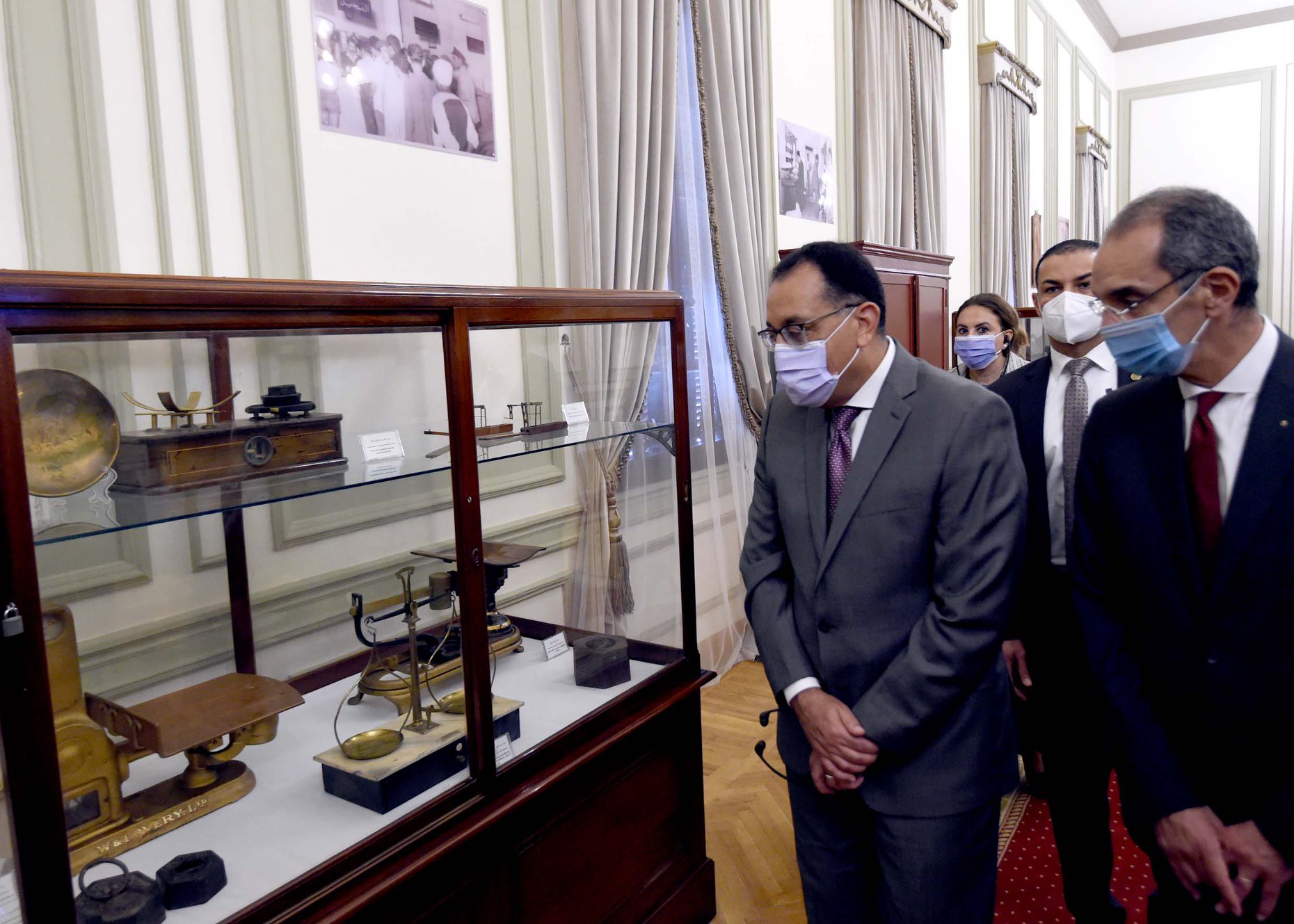 رئيس الوزراء يتفقد أعمال تطوير مبنى متحف البريد المصري