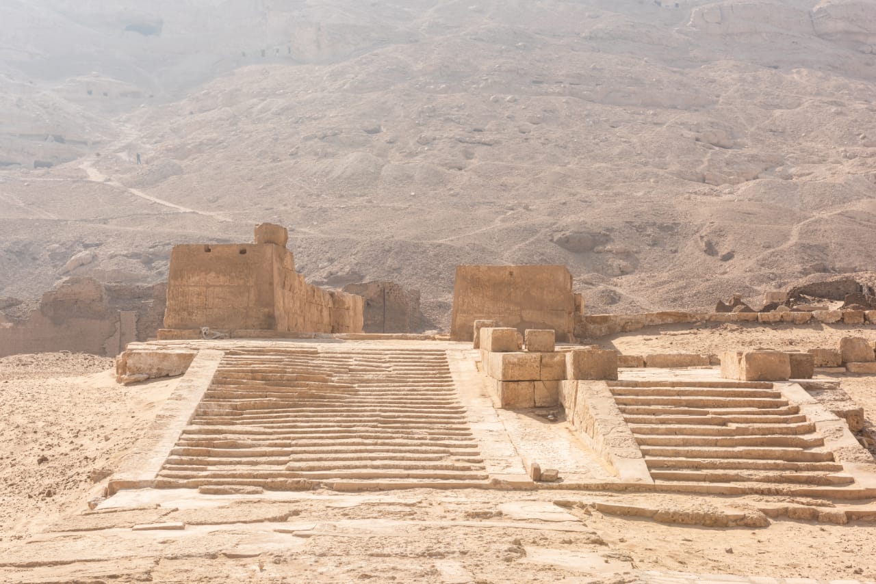ترميم وتطوير معبد أتريبس ومقابر الحواويش بسوهاج
