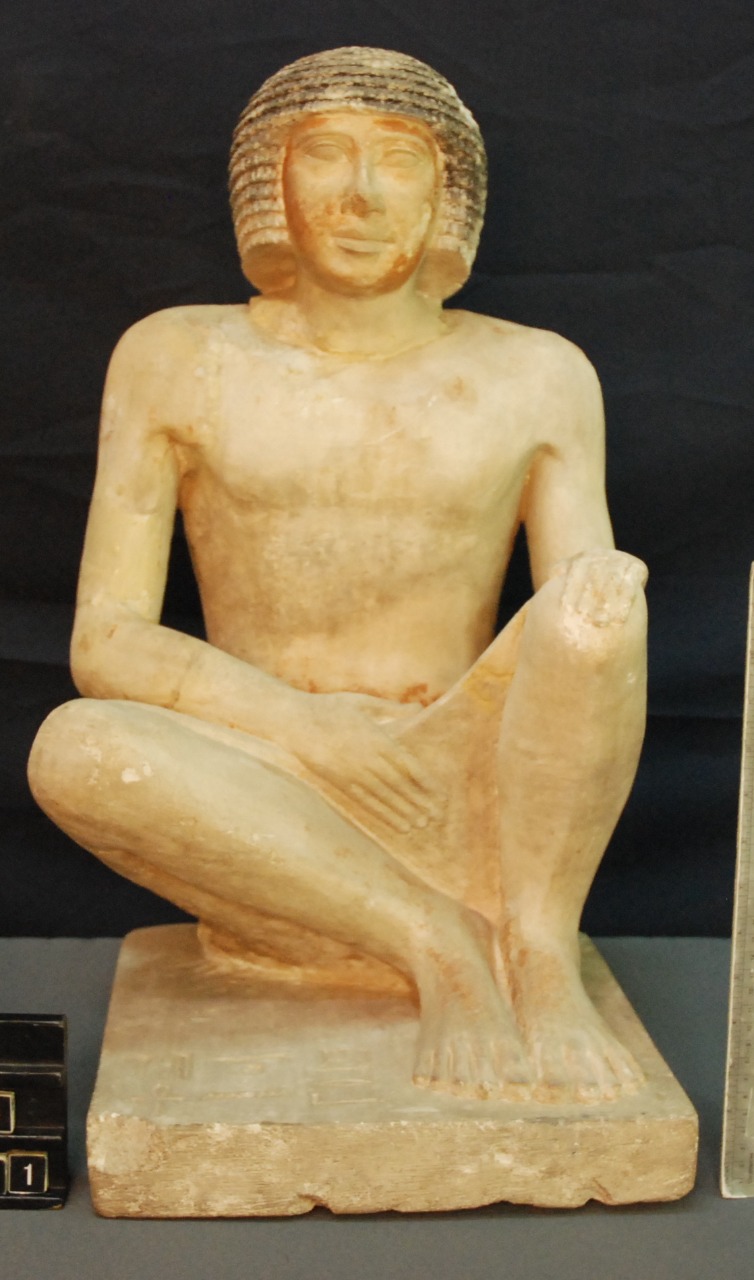  تمثال الطبيب -عنخ رع الثاني- قطعة الشهر بالمتحف المصري
