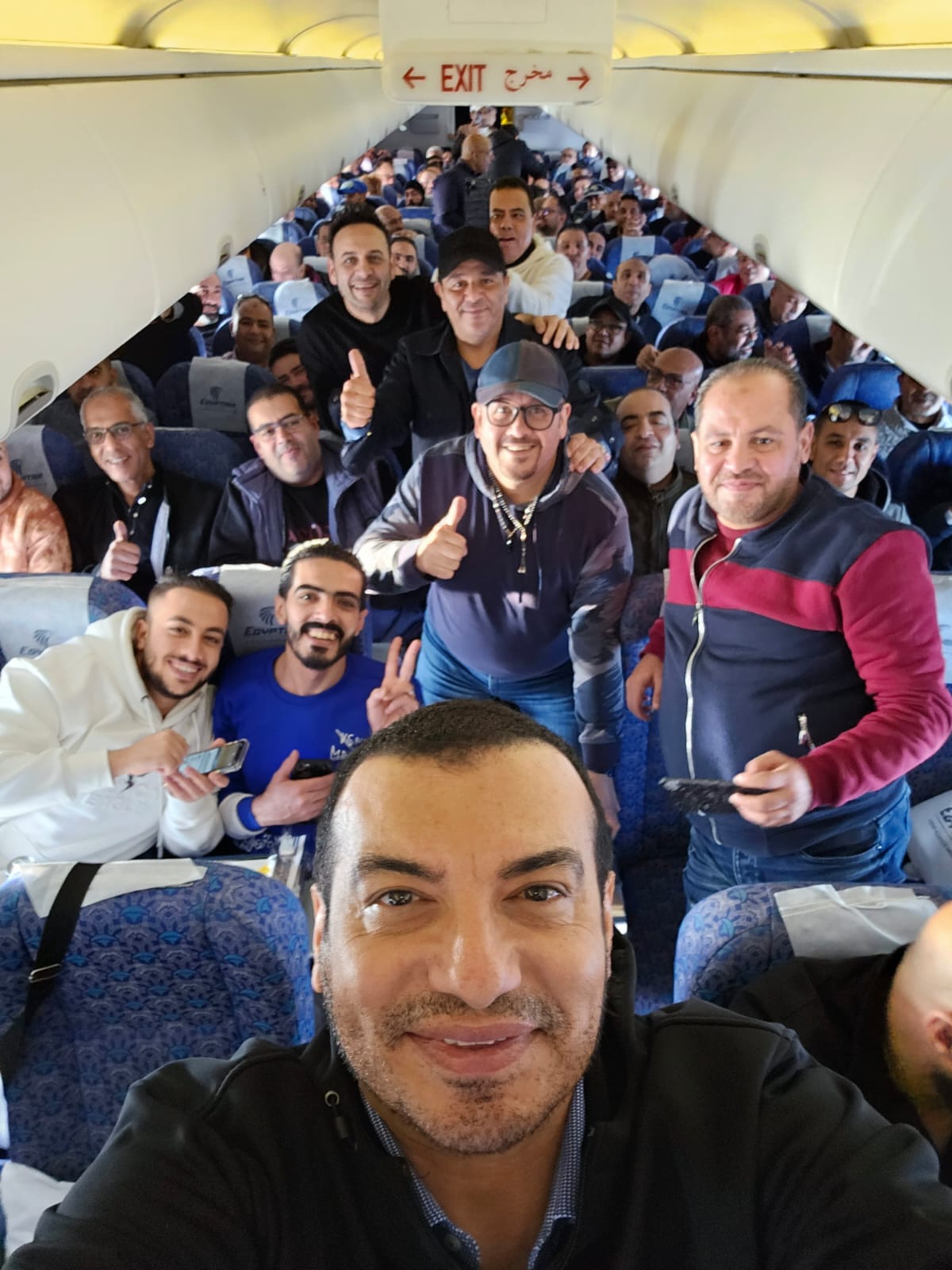 علي متن رحلة خاصة لمصرللطيران وصول نجوم حفل كاسيت 90 إلى الرياض