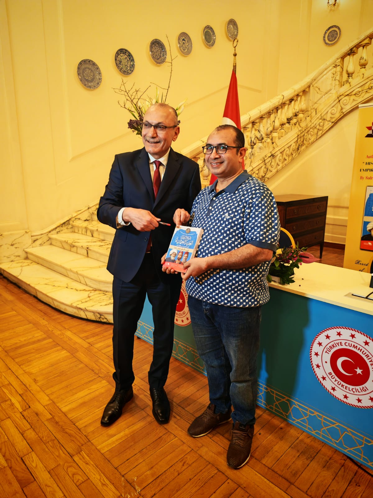 تدشين كتاب التاريخ السياسي للدولة العثمانية بالقاهرة.. والسفير التركي: جسر تاريخي يعزز التعاون الثقافي مع مصر
